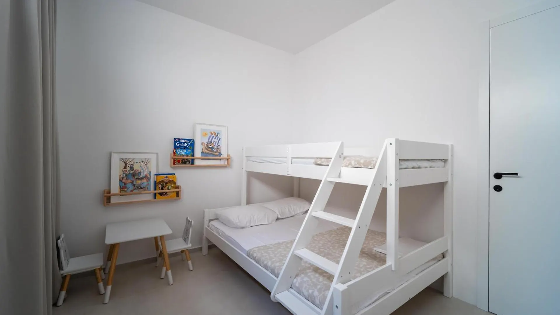 Villa Belmar Family House With Play Room For Kids & Pool Mandre