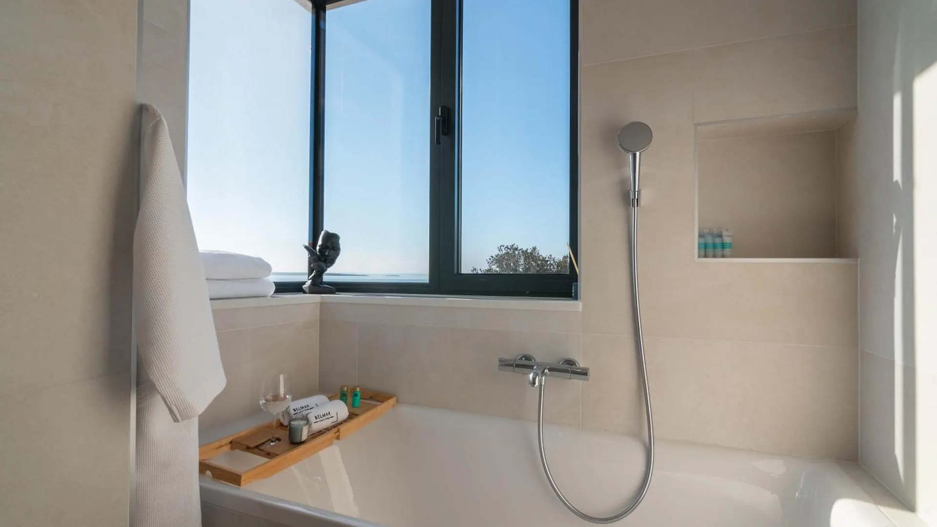 Villa Belmar Family House With Play Room For Kids & Pool Mandre